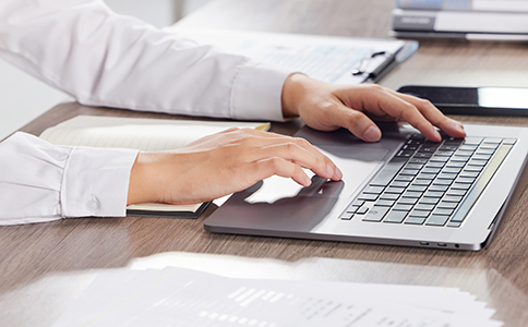 ?？谧?cè)公司基本條件