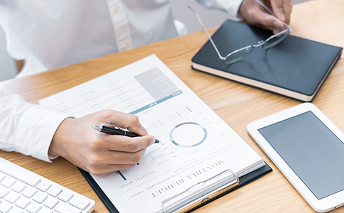 影響?？谧怨举M(fèi)用的關(guān)鍵因素