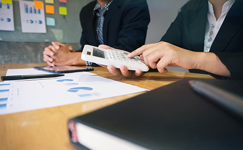 ?？谧?cè)所需資料差異