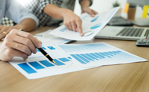 ?？谧?cè)物流公司的費(fèi)用