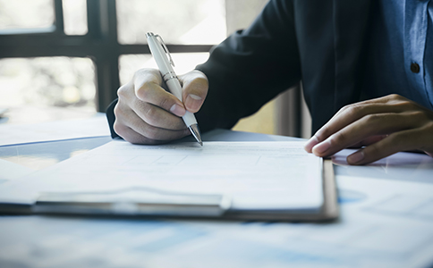 ?？诠煞萦邢薰镜脑O(shè)立條件